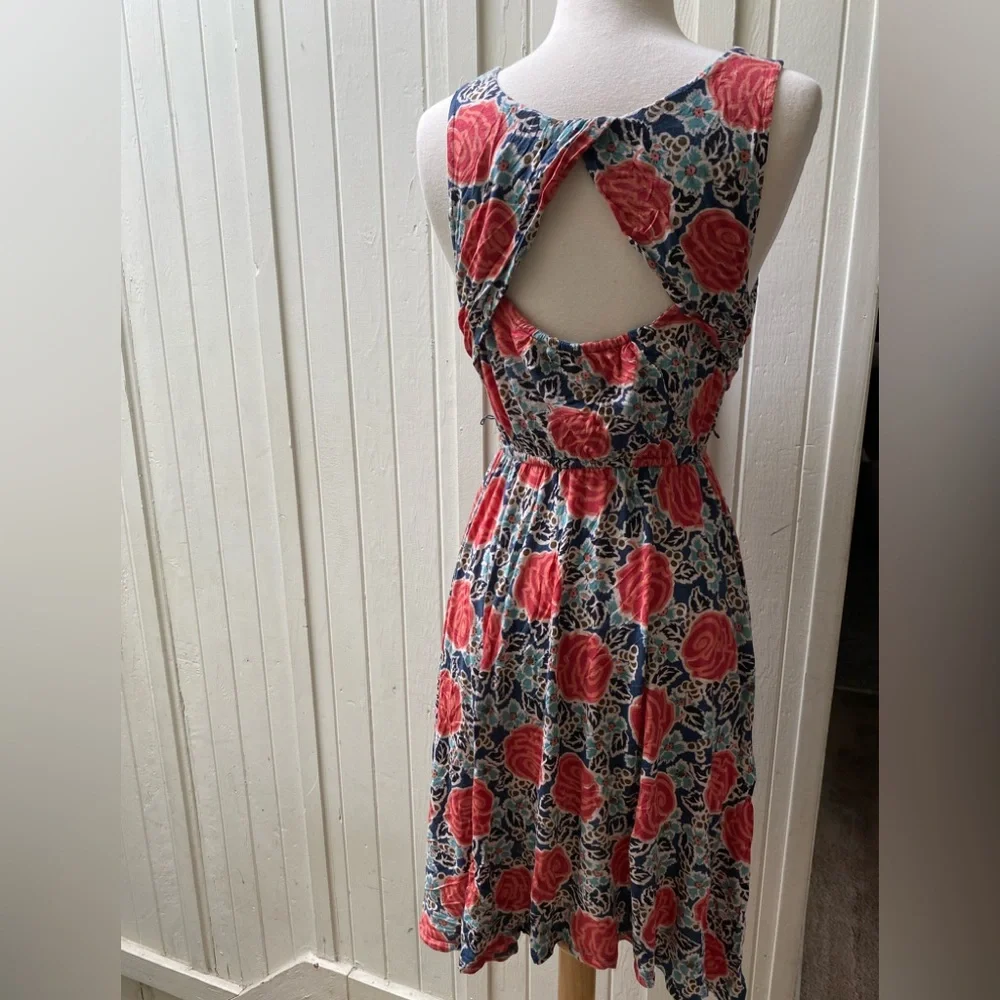 Floral Keyhole Style knot Halter Dress from Anthropologie - Picture 3 of 5